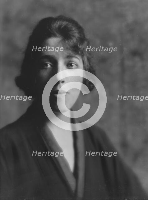 Fullen, D., Miss, portrait photograph, 1916. Creator: Arnold Genthe.