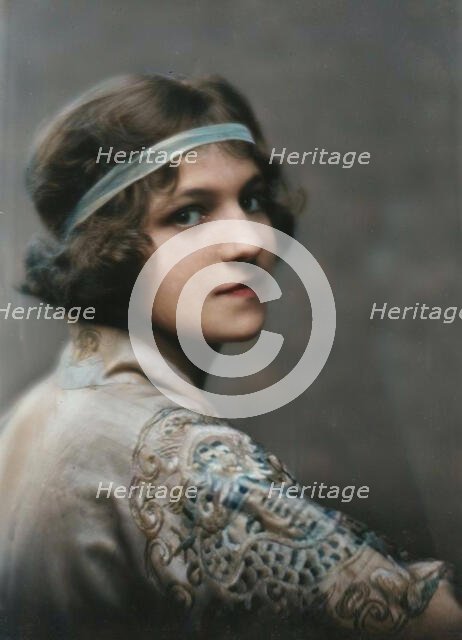 Isadora Duncan dancer, portrait photograph, between 1915 and 1923. Creator: Arnold Genthe.
