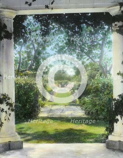 "Mariemont," Thomas Josephus Emery house, 386 Greenwood Ave., Middletown, Rhode Island, 1914. Creator: Frances Benjamin Johnston.