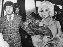 Elizabeth Taylor (b1932) and Henry Wynberg arriving at Amsterdam Airport, 1973. Artist: Unknown