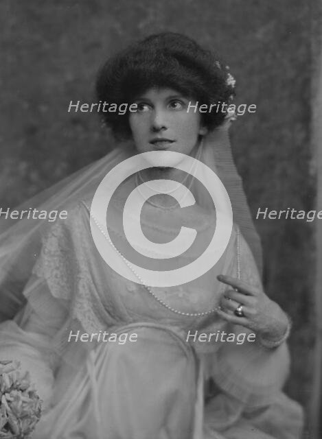 Parke, Jean, Miss, portrait photograph, 1916 June 2. Creator: Arnold Genthe.