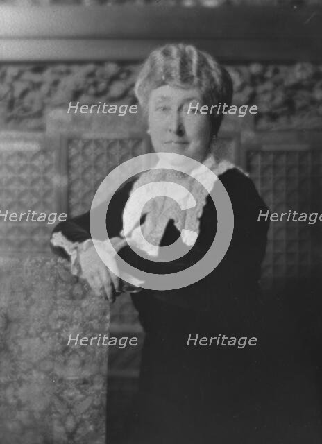 Truesdale, W.H., Mrs., portrait photograph, 1915. Creator: Arnold Genthe.