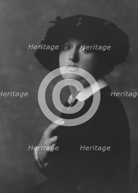 Reed, Florence, Miss, portrait photograph, 1916 Oct. 5. Creator: Arnold Genthe.
