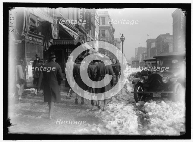 Street scene, with snow, Washington, D.C., between 1913 and 1918. Creator: Harris & Ewing.