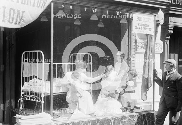 Florence Crittenden I.E., Crittenton Home - Baby Exhibit, 1914. Creator: Harris & Ewing.