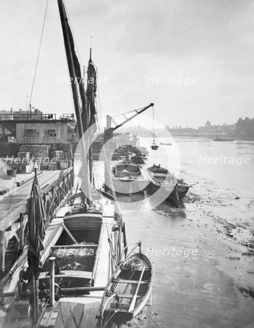 Albert Embankment towards Lambeth Palace from Vauxhall Bridge, London. Artist: George Davison Reid