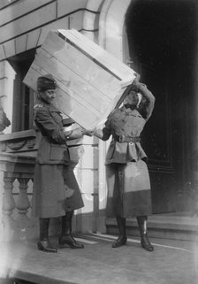 Capt. Baylis & Mary Watkins, 1917 or 1918. Creator: Bain News Service.