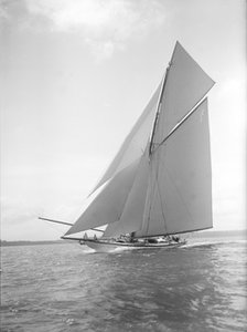 The 19-metre class 'Mariquita' sailing close-hauled, 1911. Creator: Kirk & Sons of Cowes.