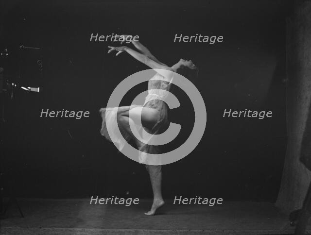 Kubert, Chloe, Miss, not before 1919. Creator: Arnold Genthe.