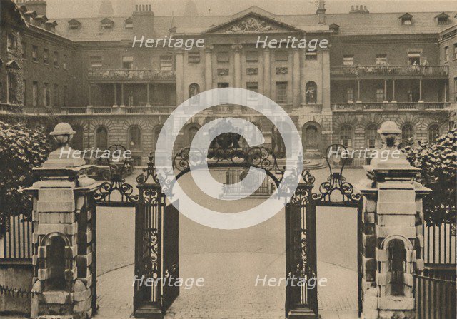 'Entrance to Guy's Hospital with the Founder's Statue in the Centre of the Courtyard', c1935. Creator: Donald McLeish.