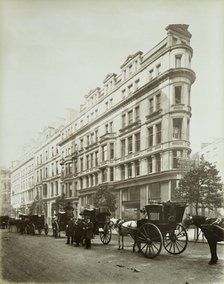 Horse-drawn cabs on Northumberland Avenue, Westminster, London, 1885. Artist: Henry Bedford Lemere.