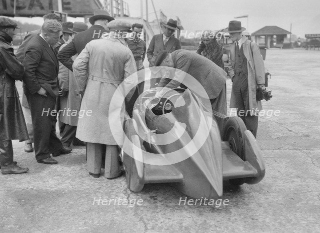 People examining Leon Cushman's Austin 7 racer at Brooklands for a speed record attempt, 1931. Artist: Bill Brunell.