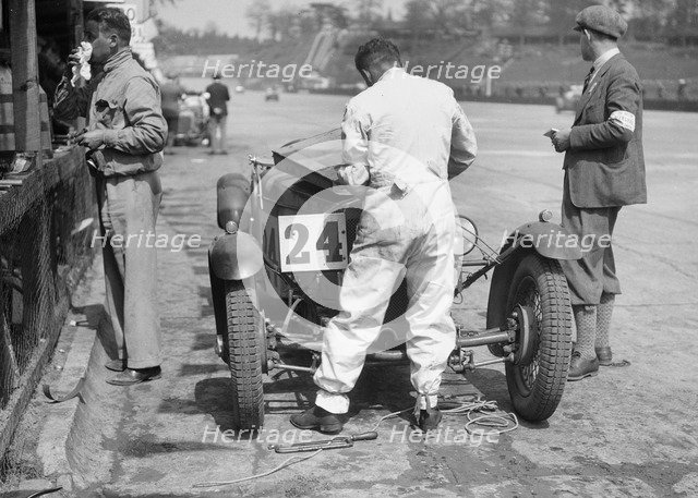 CM Harvey and HJ Aldington's Frazer-Nash at the JCC Double Twelve race, Brooklands, 8/9 May 1931. Artist: Bill Brunell.