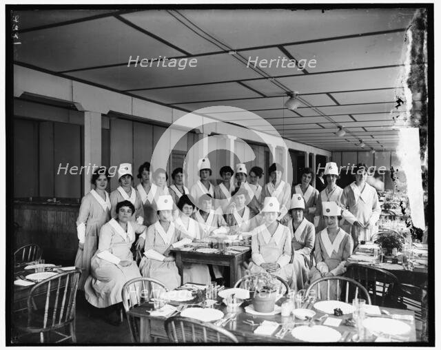 U.S. Food Administration, between 1917 and 1919. Creator: Harris & Ewing.