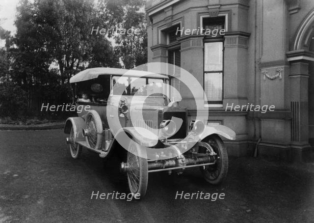 1913 Standard Colonial model. Creator: Unknown.