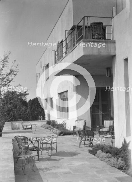 House at "The Shallows," property of Lucien Hamilton Tyng, Southampton, Long Island, 1931 Aug. Creator: Arnold Genthe.