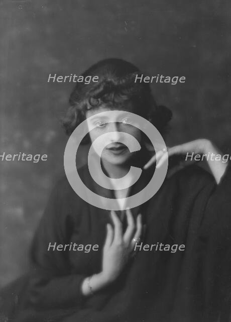 Olcott, Vera, Miss, portrait photograph, 1916. Creator: Arnold Genthe.