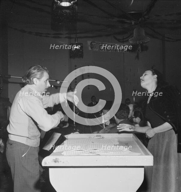 Portrait of Lena Horne and Lennie Hayton, New York, N.Y., 1946. Creator: William Paul Gottlieb.
