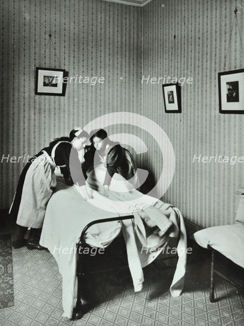 Housewifery, Barnsbury Park School, Islington, London, 1908. Artist: Unknown.