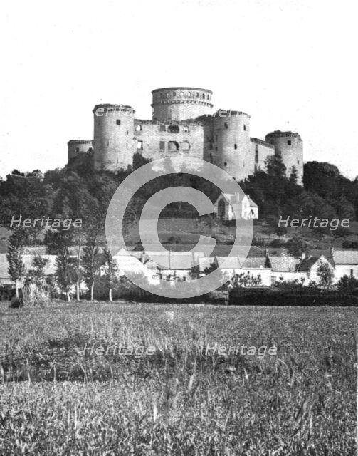 'Le Royaume de la Mort'; Avant Coucy-le-Chateau, vu du Nord-Ouest', 1917. Creator: Unknown.