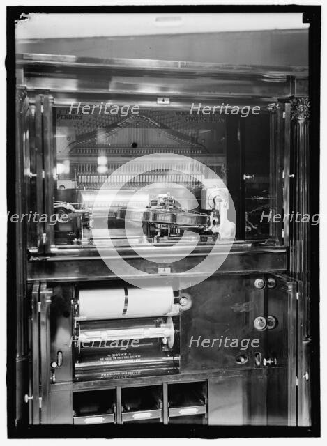 Violano Virtuoso, between 1914 and 1917. Creator: Harris & Ewing.