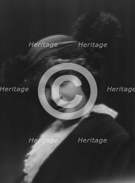 Peedie, J.S., Mrs. (Ann Murdock), portrait photograph, 1914 Mar. 12. Creator: Arnold Genthe.