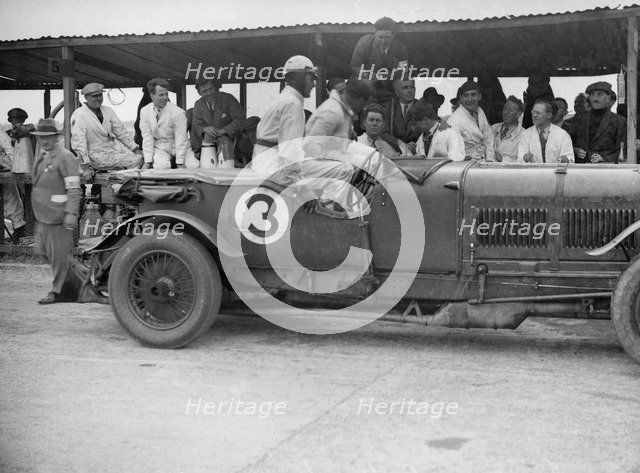 Winning Bentley of Jack Dunfee and Woolf Barnato, BARC 6-Hour Race, Brooklands, Surrey, 1929, Artist: Bill Brunell.