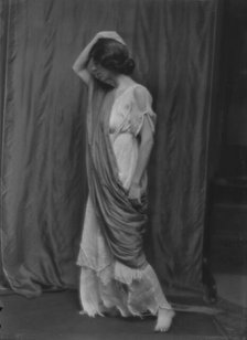 Morton, Isabella, Miss, 1913 Feb. 5. Creator: Arnold Genthe.