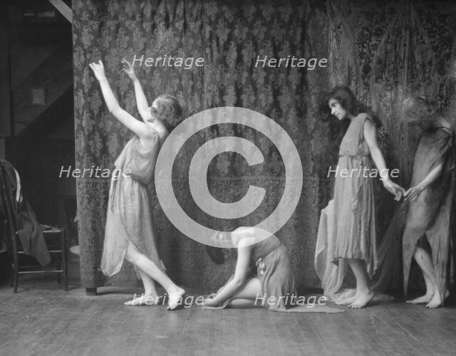 Wanger, Beatrice, Miss, and other dancers, between 1912 and 1920. Creator: Arnold Genthe.