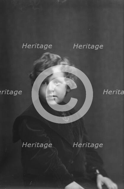 Furth, M., Mrs., boy of, portrait photograph, 1907 Jan. 24. Creator: Arnold Genthe.