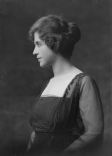 Miss Margaret Seligman, portrait photograph, 1917 Dec. 7. Creator: Arnold Genthe.