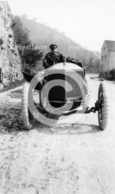 A Minerva taking part in the Circuit des Ardennes, 1907. Artist: Unknown
