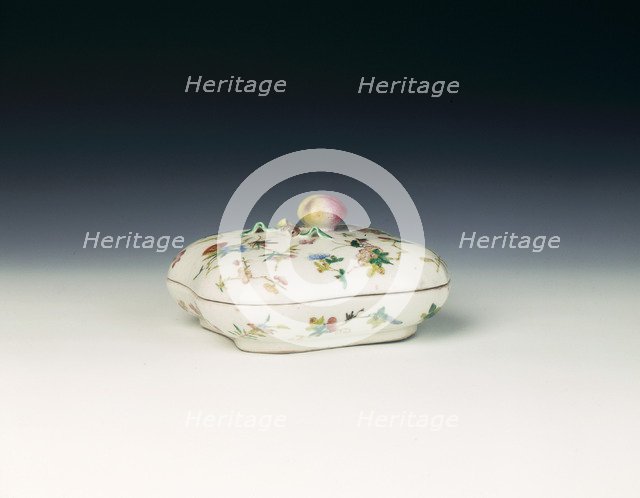 Famille rose box with flowers and insects, Qing dynasty, China, 1821-1850. Artist: Unknown