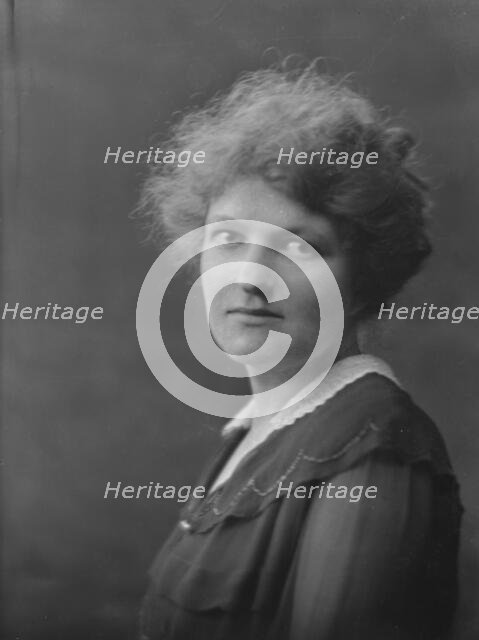 Tallman, Miss, portrait photograph, 1916 or 1917. Creator: Arnold Genthe.