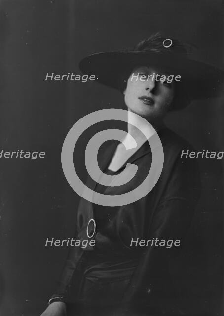 Kilmer, Willis Sharp, Miss, portrait photograph, 1918 Oct. 1. Creator: Arnold Genthe.