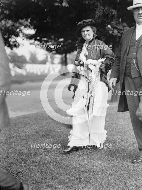 Confederate Monument - Arlington National Cemetery. Mrs. Daisy Mclaurin Stevens, President..., 1914. Creator: Harris & Ewing.
