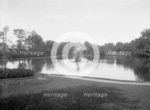 Entrance to Wade Park, Cleveland, O[hio], between 1900 and 1906. Creator: Unknown.