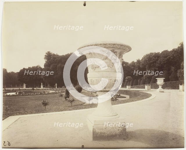 Versailles, Vase par Cornu, 1902. Creator: Eugene Atget.