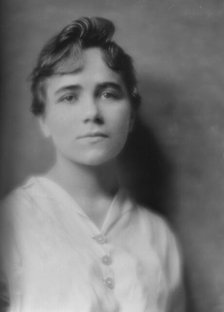 Mitchell, Janet, Miss, portrait photograph, 1916 Mar. 3. Creator: Arnold Genthe.