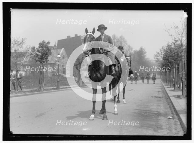 Mrs. Howard, between 1909 and 1923. Creator: Harris & Ewing.