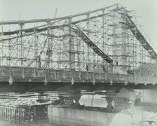 The building of the new Chelsea Bridge, London, 1937. Artist: Unknown.