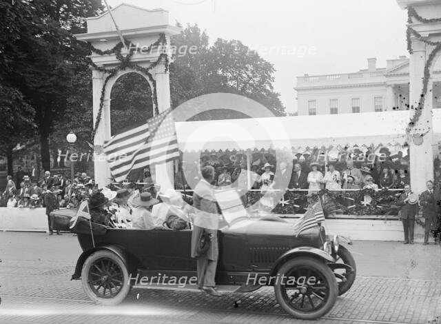 Confederate Reunion - Parade; Reviewing Stand, 1917. Creator: Harris & Ewing.