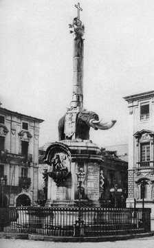 Piazza del Duomo (Cathedral Square), Catania, Sicily, Italy, c1923. Artist: Unknown
