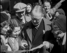 People Looking at  a Paper Together, 1933. Creator: British Pathe Ltd.