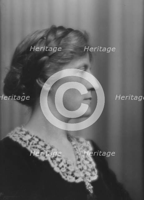 Wellford, Miss, portrait photograph, 1915 Mar. 4. Creator: Arnold Genthe.