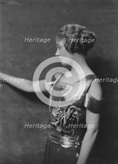 McBain, Alison, Miss, portrait photograph, 1917 Apr. 10. Creator: Arnold Genthe.