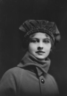 Isadora Duncan dancer, portrait photograph, between 1915 and 1923. Creator: Arnold Genthe.