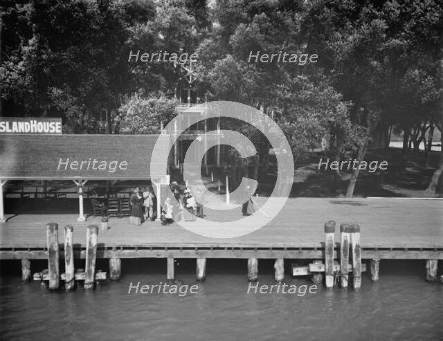Star Island House, St. Clair Flats, Mich., between 1900 and 1920. Creator: Unknown.