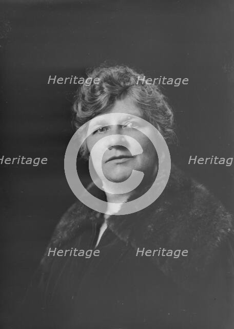 Mrs. Frederick D. Nye, portrait photograph, 1918 Nov. Creator: Arnold Genthe.