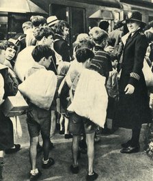 'Children Leaving London for the Country', 1943. Creator: Unknown.